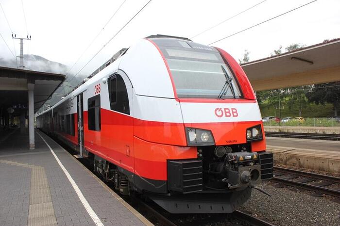 センメリング鉄道を走るオーストリア国鉄の車両