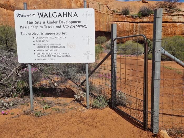 オーストラリア　ワルガ岩　案内版