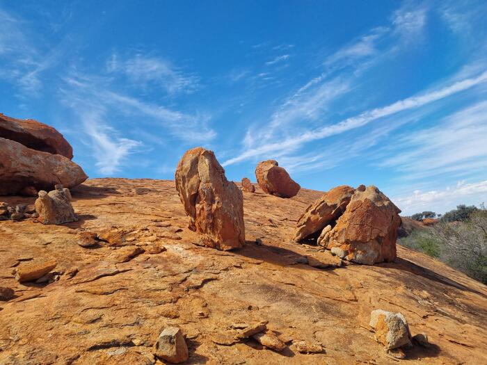 オーストラリア　頂上　ワルガ岩