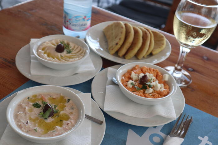 アテネ　ギリシャ料理　グルメ　注文　パン