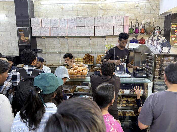 Nimrah Café & Bakery｜宮殿やチャールミナール観光