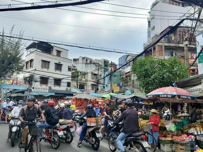 ベトナム 旧正月（テト）バイクで込み合うストリート