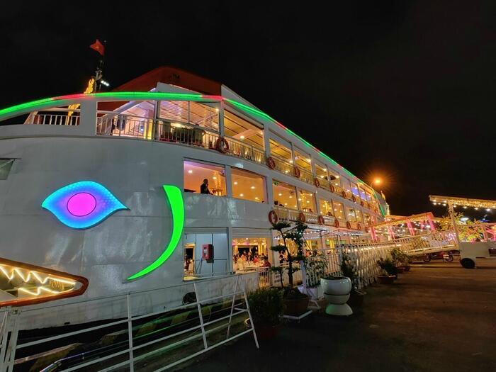 ベトナム 旧正月（テト）　ハノイ＆ホーチミン　現地ツアー　船