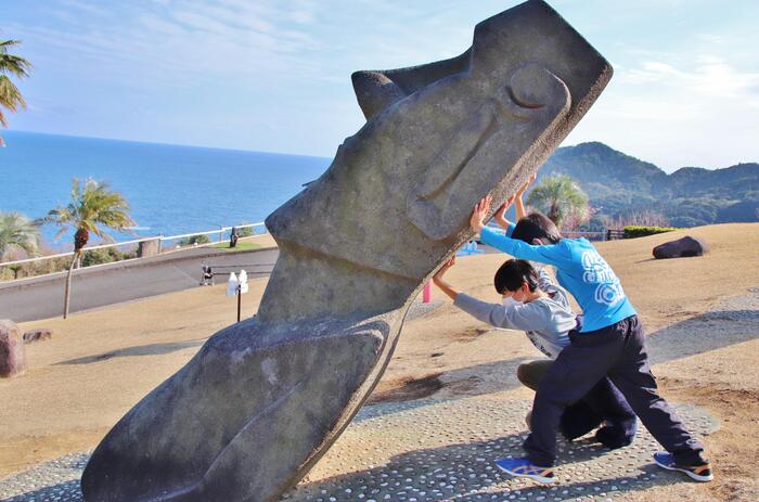 モアイ像が立ち並ぶ　サンメッセ日南　宮崎　観光