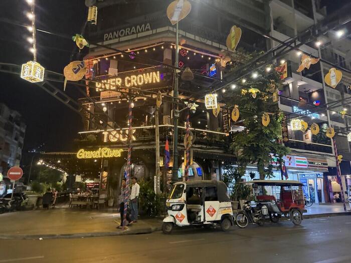 カンボジア　プノンペン　ナイトマーケット　買い物　レストラン