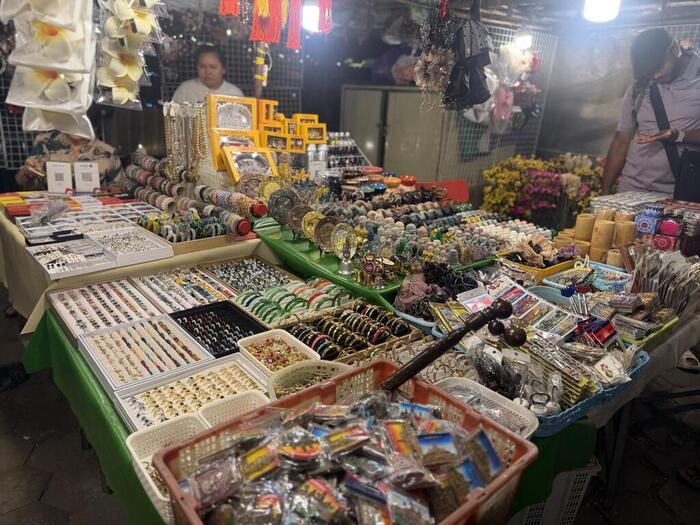 カンボジア　プノンペン　ナイトマーケット　屋台　土産