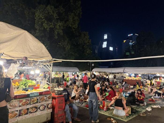 カンボジア　プノンペン　ナイトマーケット　屋台
