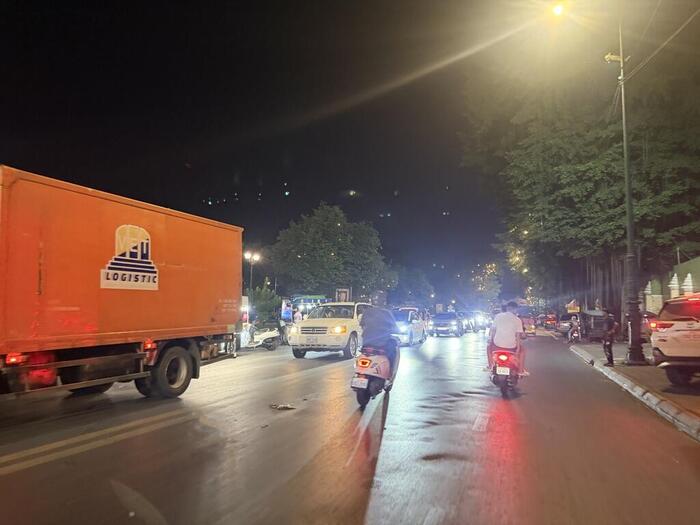 カンボジア　プノンペン　ナイトマーケット　屋台　道路