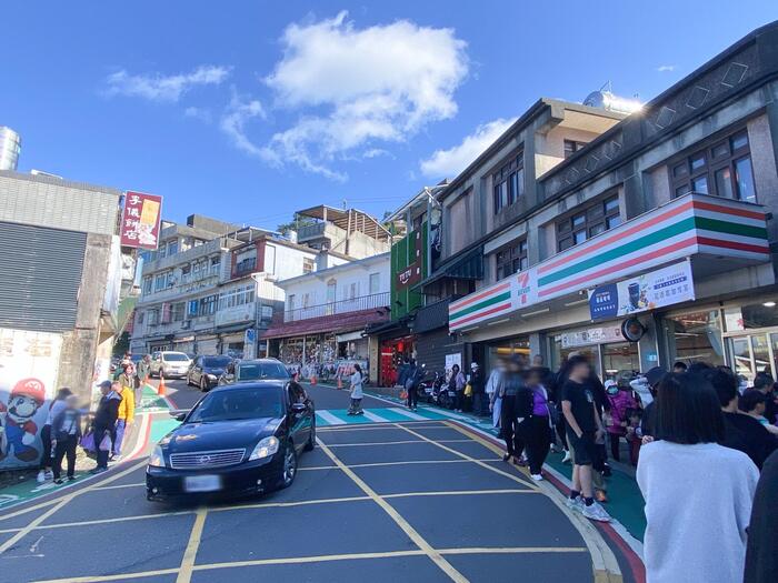 九份老街のバス停付近.