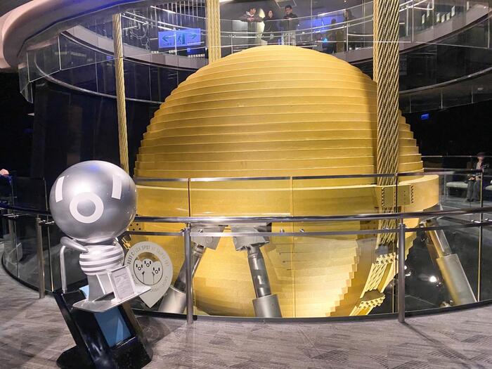 免震装置とキャラクターを一緒に撮影できるスポット