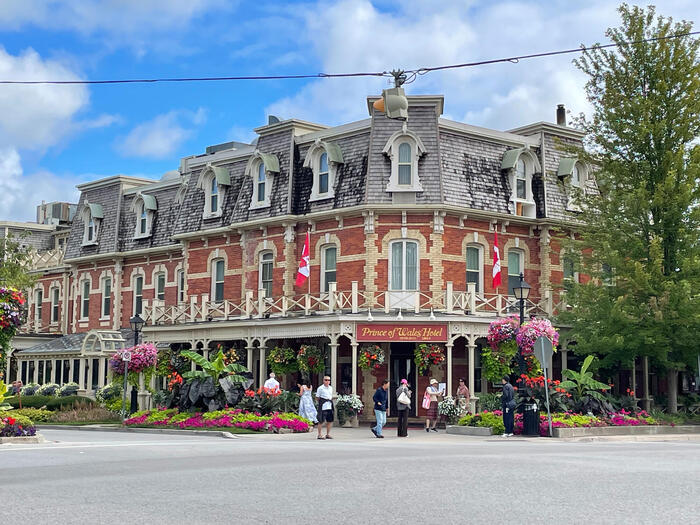 プリンス・オブ・ウェールズ・ホテル（Prince of Wales Hotel)の正面玄関