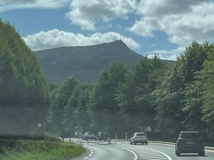 登山鉄道　バスクの聖峰ラ・リューヌ　フランス　