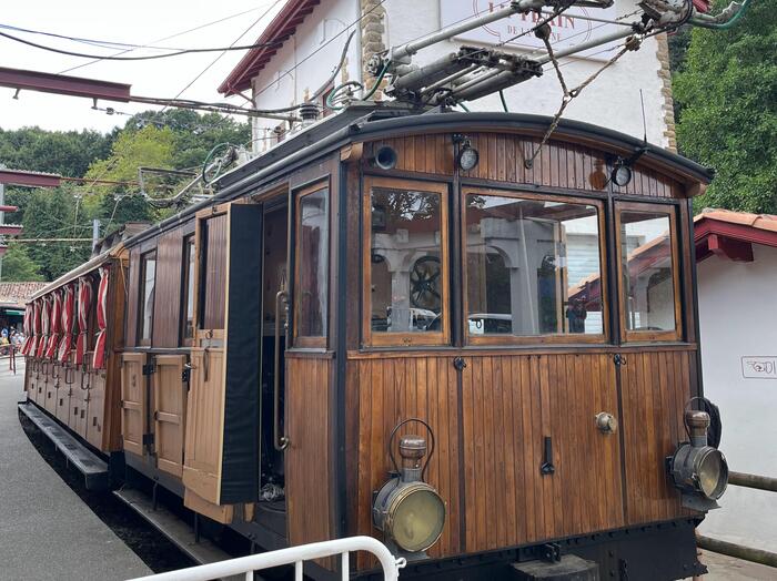 登山鉄道　バスクの聖峰ラ・リューヌ　フランス