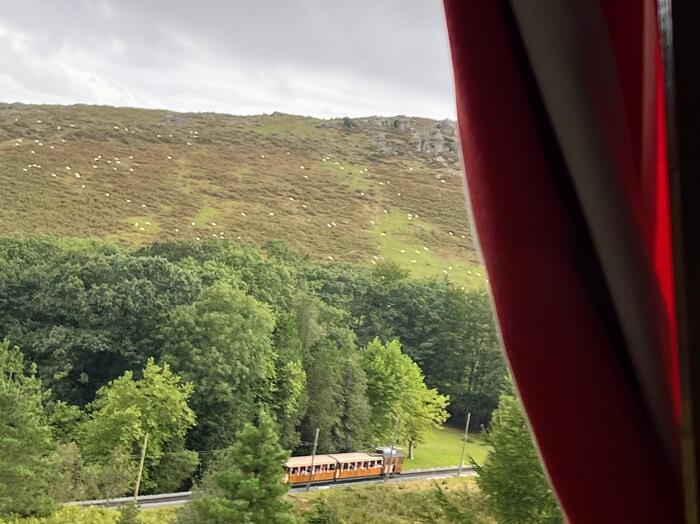 登山鉄道　バスクの聖峰ラ・リューヌ　フランス　