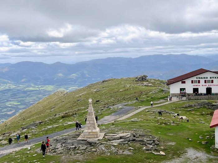 登山鉄道　バスクの聖峰ラ・リューヌ　フランス　モニュメント