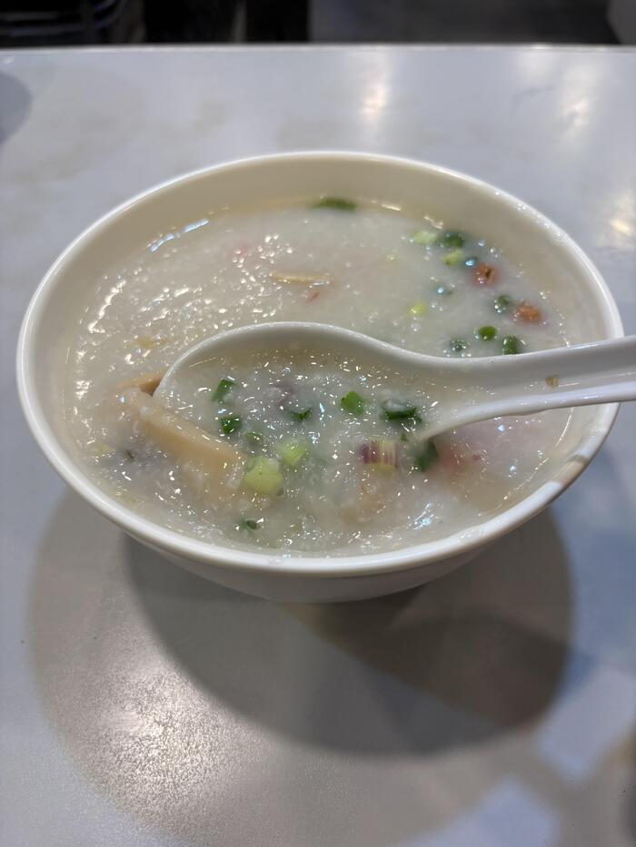 香港で出会う至福のお粥　榮利粥店　海鮮粥