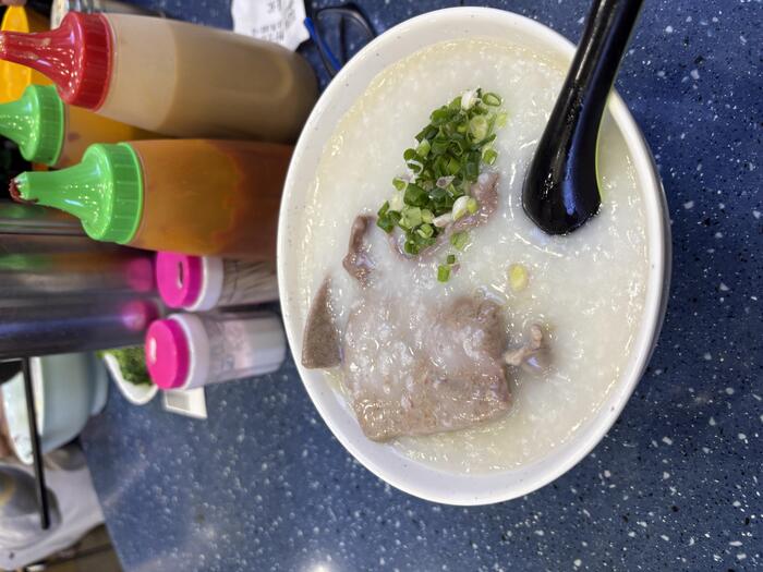 香港で出会う至福のお粥　忠記粥品　豚モツ粥