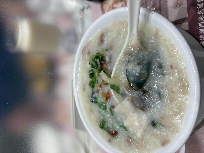 靠得住粥麵小館　香港で出会う至福のお粥　豚モツ粥