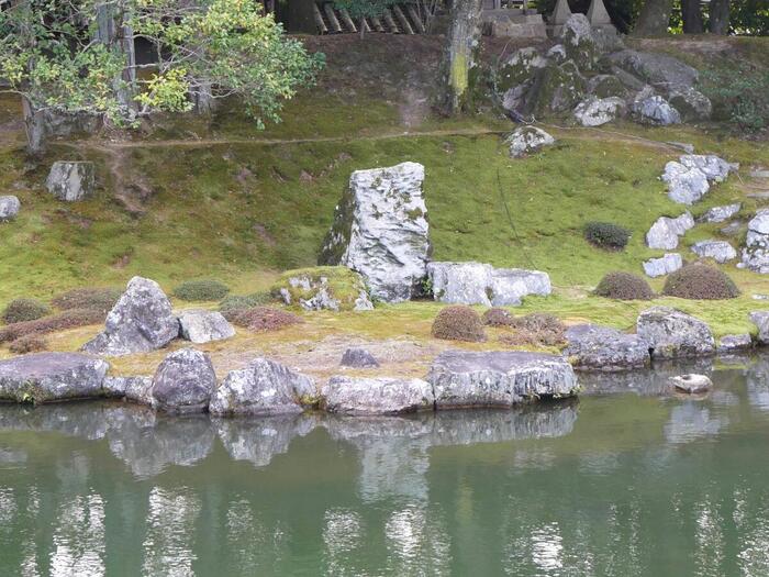 京都　世界文化遺産　醍醐寺　三宝院　庭園　藤戸石