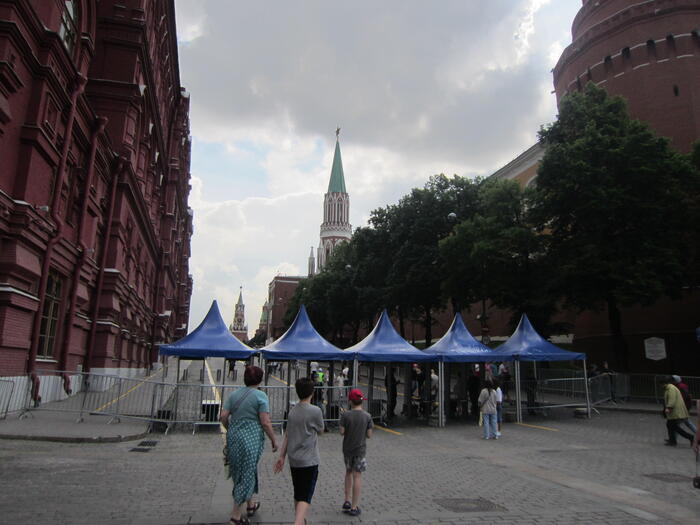 モスクワ 赤の広場 　検査　入り口