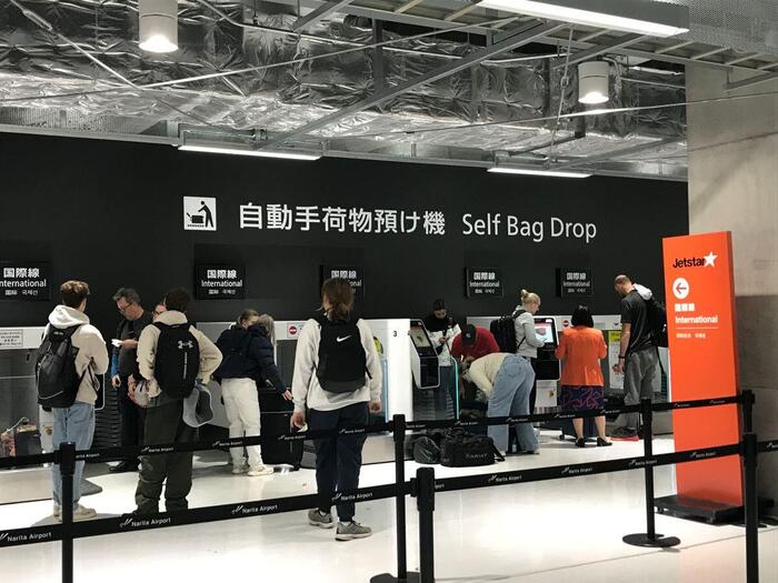 自動手荷物預け機　空港　