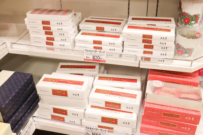 棚に並んだマルセイバターサンド