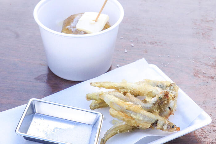 「わかさぎの天ぷら」と「じゃがバター」