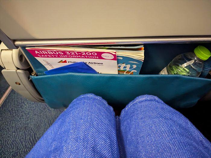 フィリピンエア座席幅　フィリピン航空と空港ラウンジ体験記｜バリ島からマニラ編