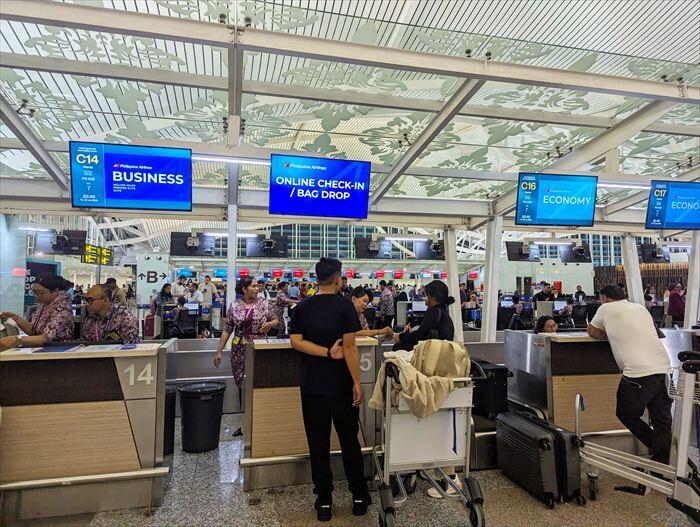 ングラライ空港出国審査 フィリピン航空と空港ラウンジ体験記｜バリ島からマニラ編