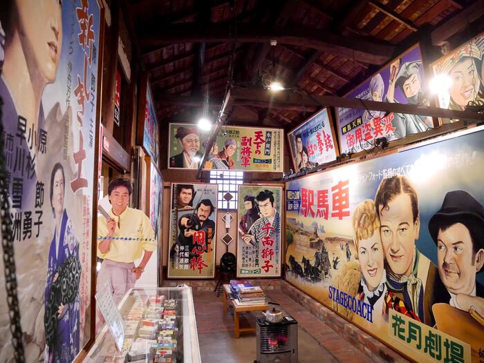 映画看板が並ぶ場所