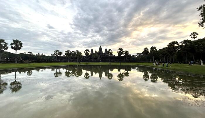 アンコールワットの朝日　カンボジア　観光