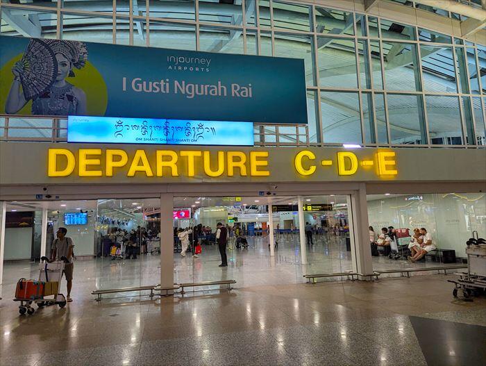 ングラライ空港出国審査 フィリピン航空と空港ラウンジ体験記｜バリ島からマニラ編