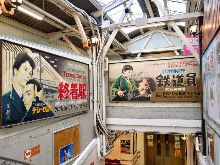 青梅駅の映画看板