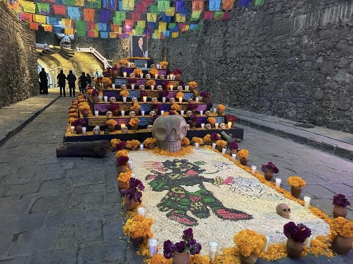 メキシコ　観光　グアナファト　死者の日　祭壇