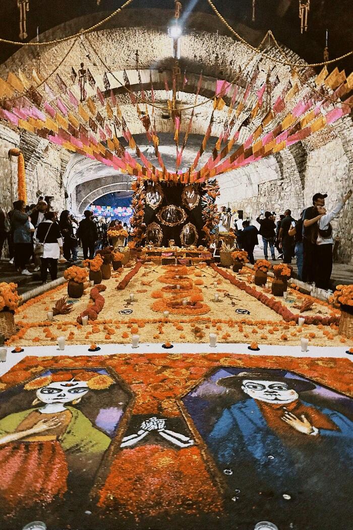 メキシコ　観光　グアナファト　死者の日　祭壇