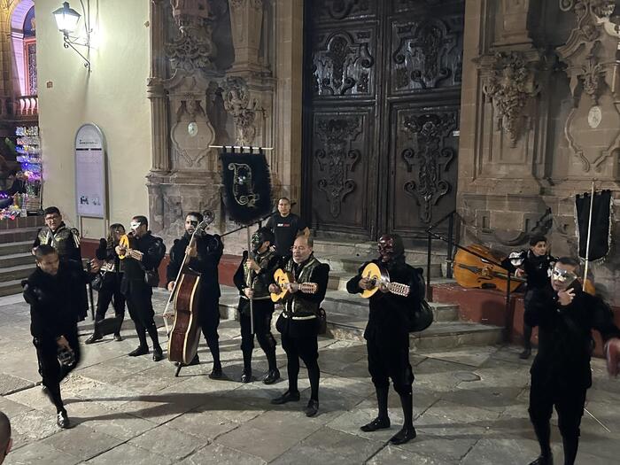 メキシコ　観光　グアナファト　死者の日　イベント