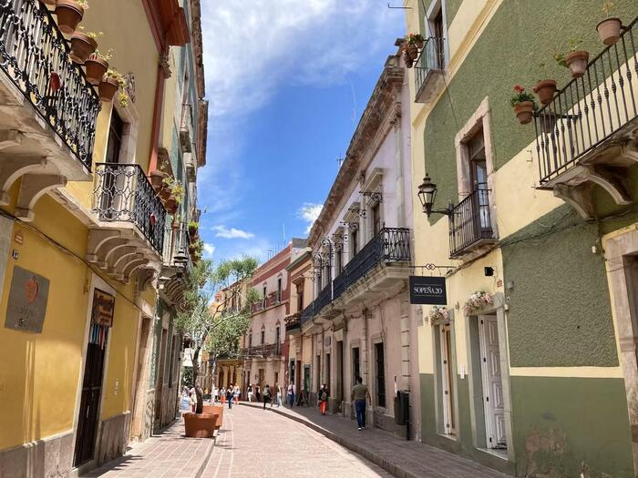 メキシコ　観光　グアナファト　リメンバーミー　コロニアル建築