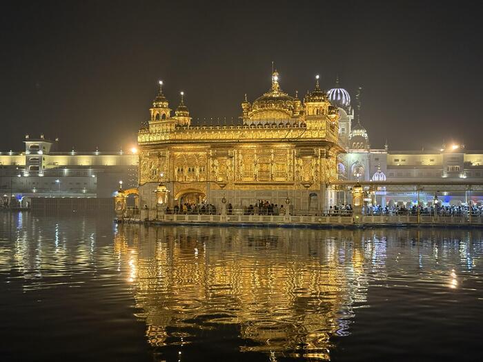 インド アムリトサル旅行 黄金寺院　夜景