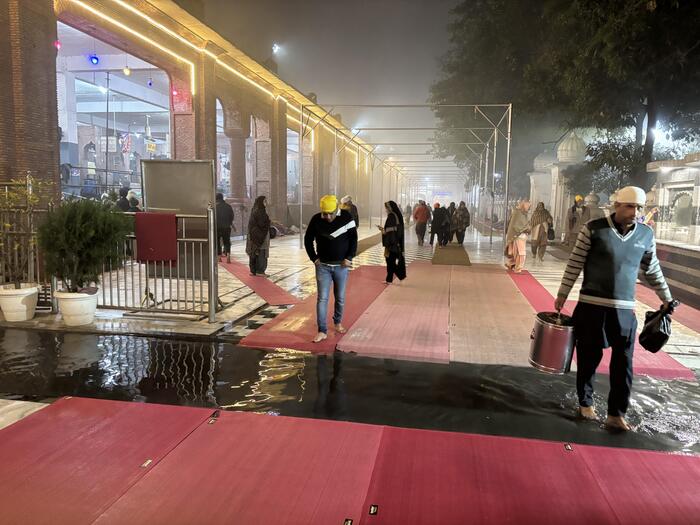 インド アムリトサル旅行 黄金寺院　入り口