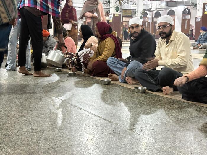 インド アムリトサル旅行 黄金寺院　食事　ランガル