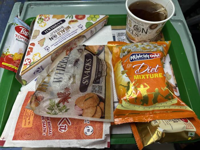 インド アムリトサル旅行 黄金寺院　インドスナック　チャイ