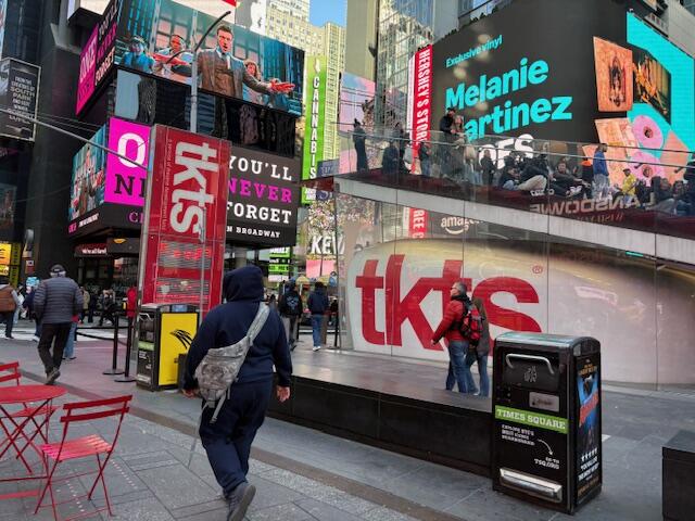 TKTS　ニューヨーク ブロードウェイ ミュージカル チケット売り場