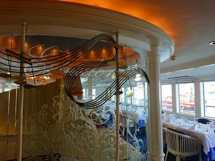 クルーズ　神戸港 コンチェルト　船内