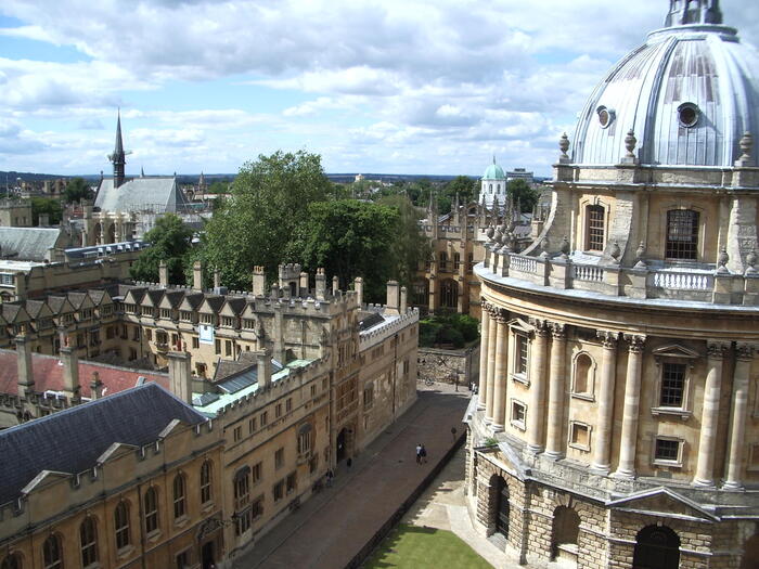 イギリス　オックスフォード　パブ　パブクロール　街並み
