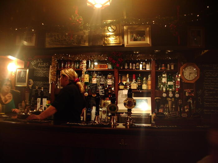 イギリス　オックスフォード　パブ　パブクロール　ベア　店内