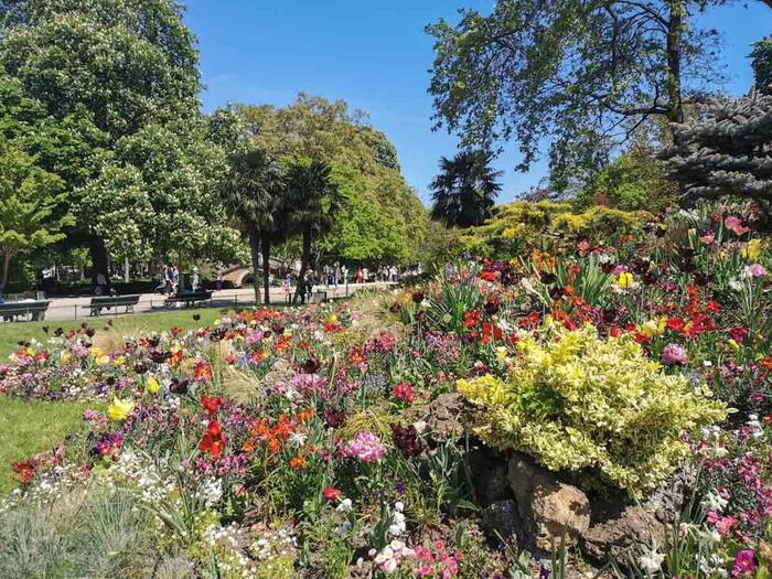 フランス　パリジェンヌ　散策・ピクニック　モンソー公園