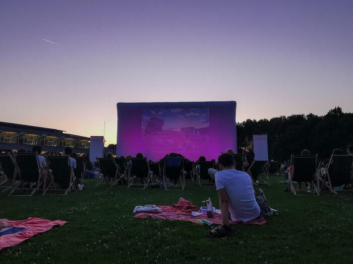 フランス　パリジェンヌ　散策・ピクニック　ラ・ヴィレット公園