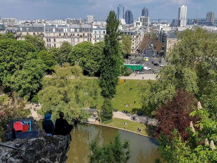フランス　パリジェンヌ　散策・ピクニック　ビュット・ショーモン公園