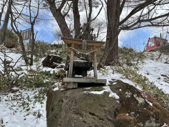 高峰高原　浅間山　登山　ほこら　高峰温泉