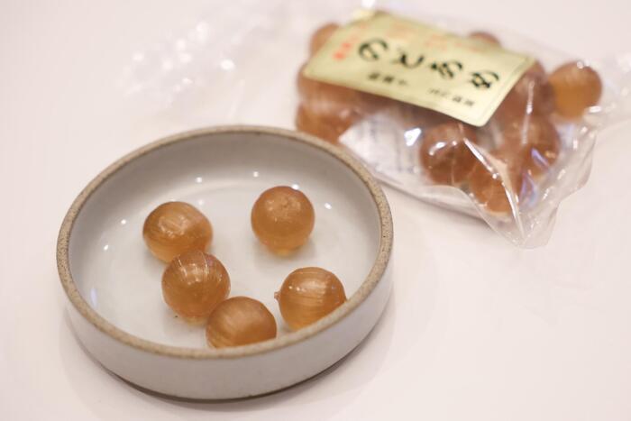 袋から出したのどあめ